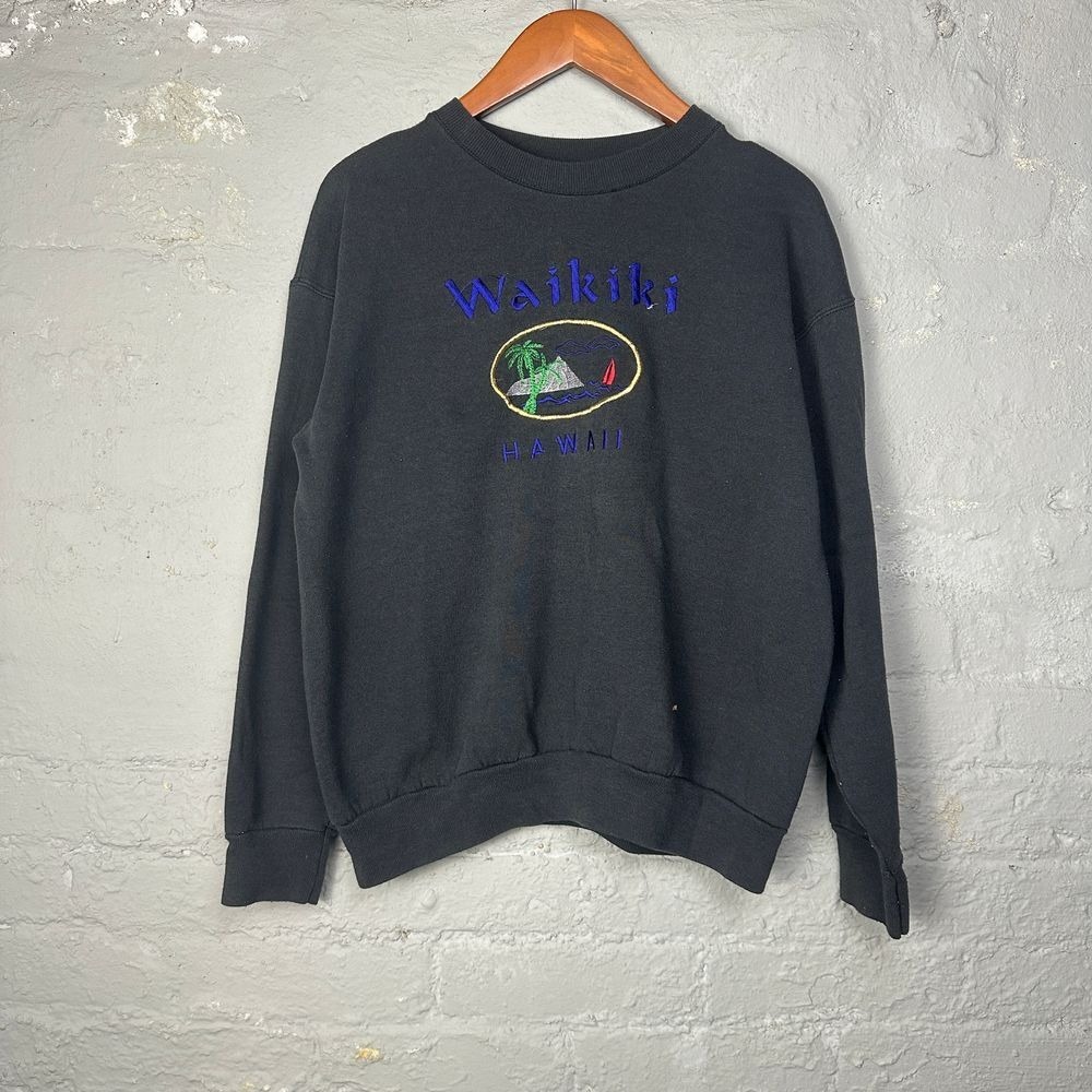 Vintage Waikiki Hawaii Embroidered Crewneck Sweatshirt Sweater